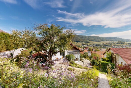 blick auf die berge mit day time und property visible