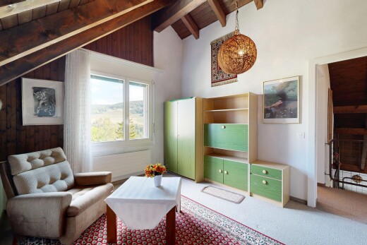 wohnzimmer mit high ceiling, hohe decke, high end ceiling, beamed ceiling, und balkendecke