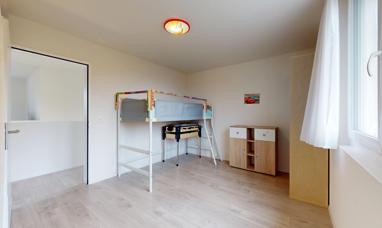 chambre avec sol en finition bois et cloison sèche