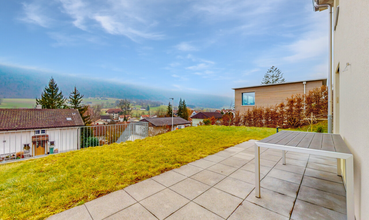 terrasse avec pelouse, day time, from property, residential view, et vue résidentielle