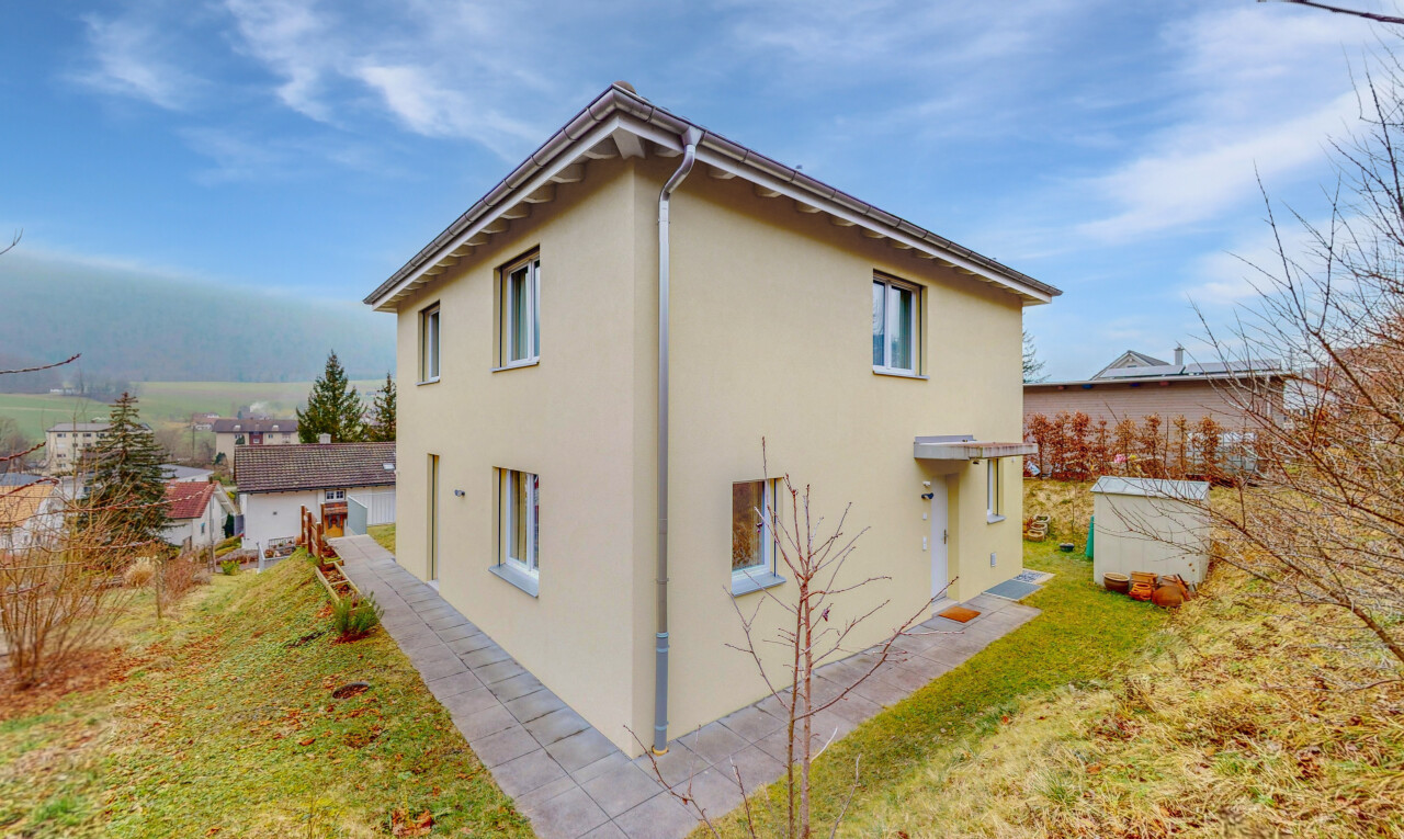 façade avec bardage en stuc, day time, property visible, et pelouse