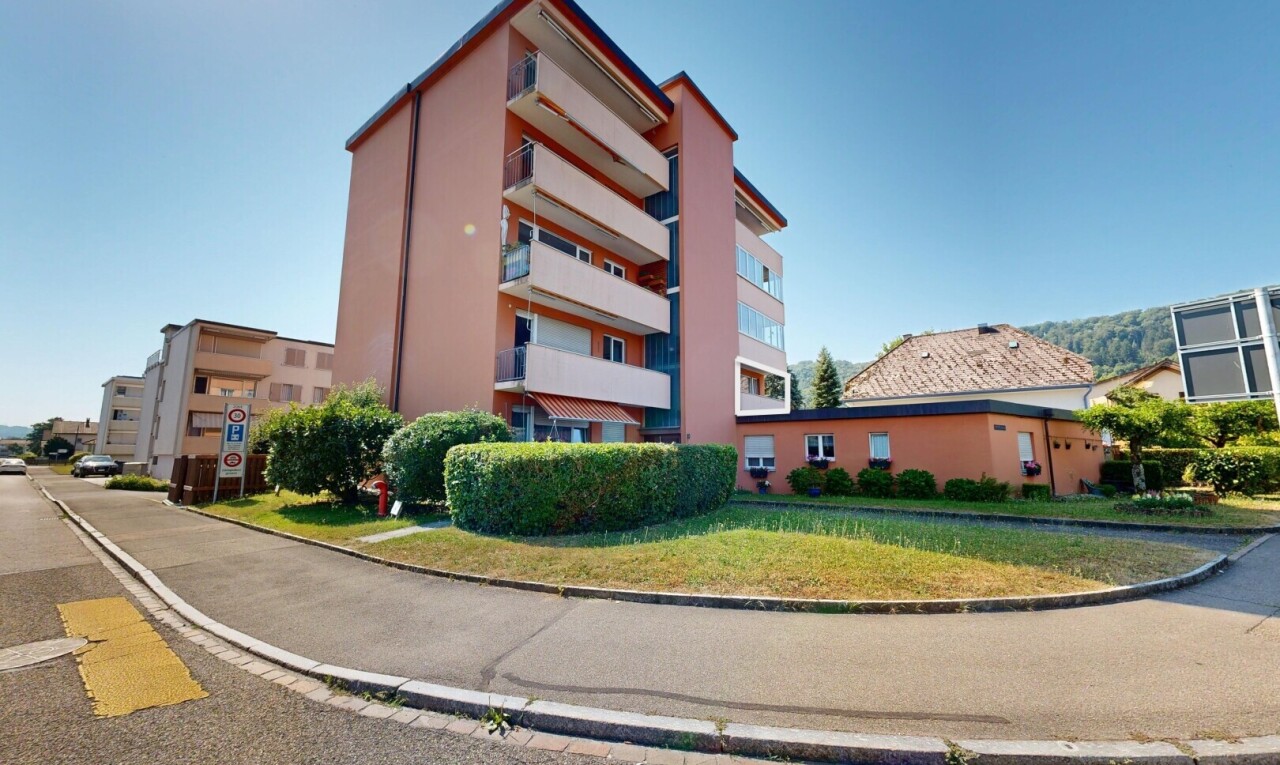 außenansicht mit day time, blick auf wohnanlage, apartment complex view, und from community