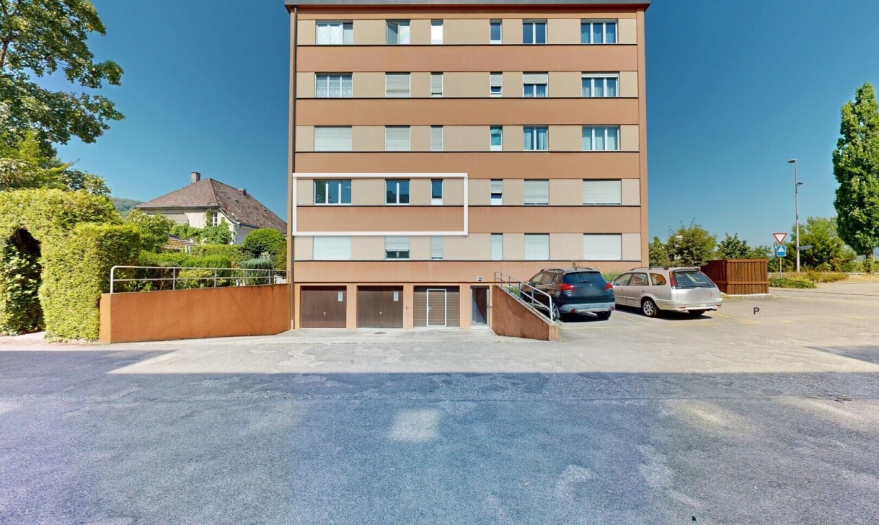 außenansicht mit day time, blick auf wohnanlage, apartment complex view, from community, und zaun