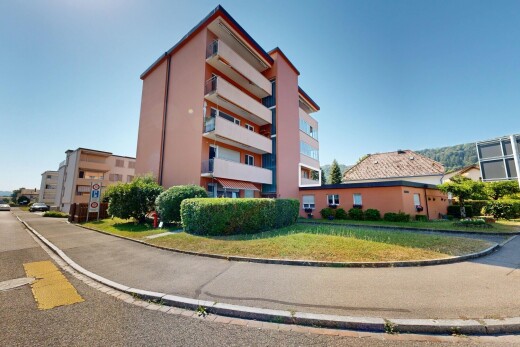 view of apartment building / complex