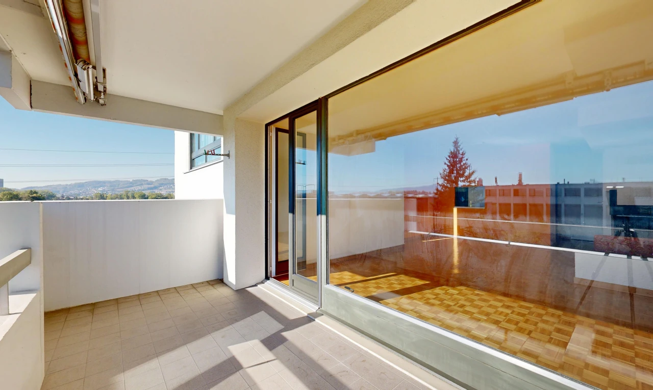 terrasse avec day time et balcon