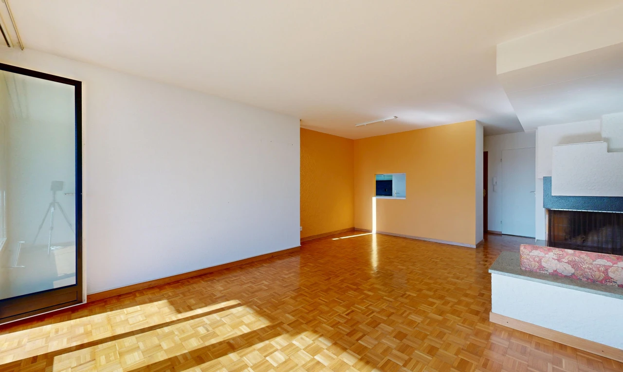 pièce vide avec cloison sèche, drywall, sol en finition bois, wood finish floor, et inside property