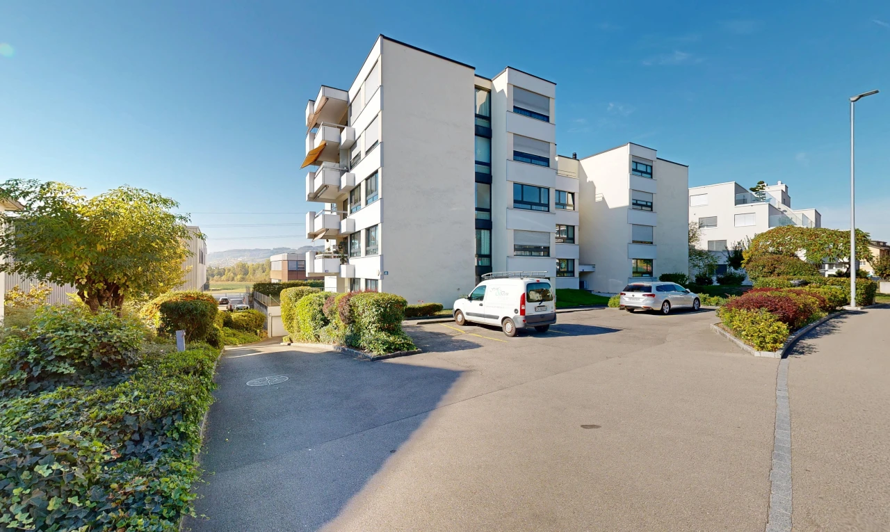 extérieur du bâtiment avec apartment complex view, vue sur le complexe d'appartements, parking, from community, et bordures