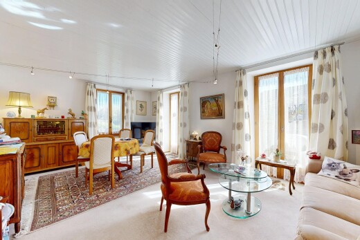 salon / salle à manger avec lumière naturelle, natural light, cloison sèche, drywall, et inside property