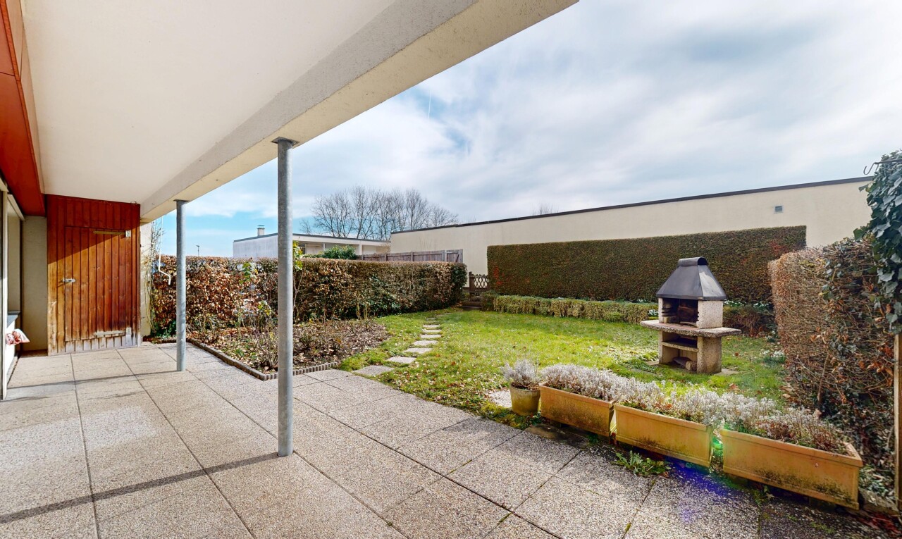 terrasse mit kamin und terrasse