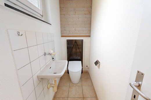 bad mit toilette, gäste-wc, und fliesenboden