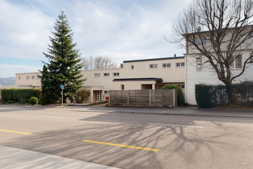 außenansicht mit day time, zaun, from community, und parkplatz