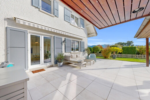 terrasse avec clôture, auvent, day time, terrasse, et pergola