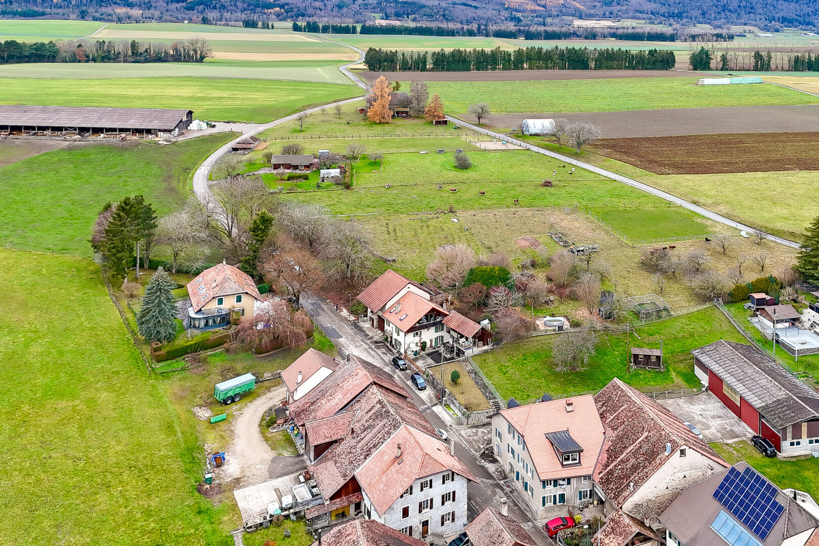 façade avec vue rurale, rural view, aerial view, vue sur le verger/agriculture, et orchard / agricultural view