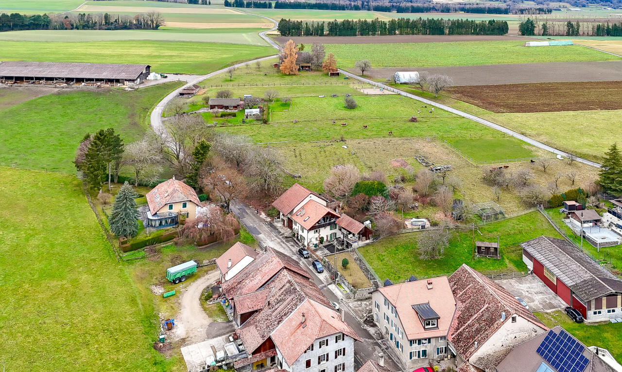 façade avec vue rurale, rural view, aerial view, vue sur le verger/agriculture, et orchard / agricultural view
