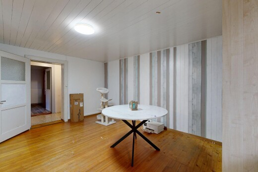 salle à manger avec sol en finition bois, wood finish floor, et inside property