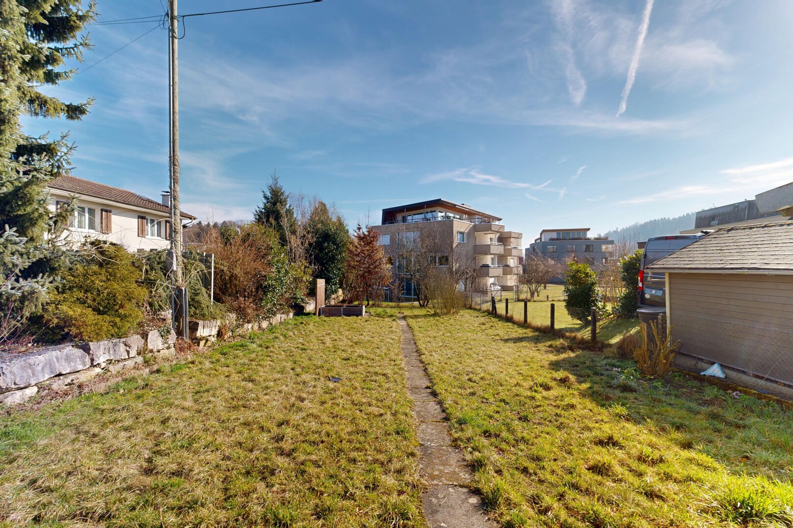 jardin avec day time, clôture, et pelouse