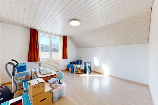 bureau avec wood ceiling, plafond en bois, vaulted ceiling, plafond voûté, et natural light