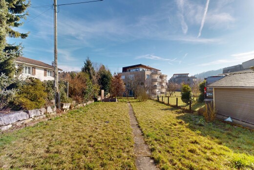 jardin avec day time, clôture, et pelouse