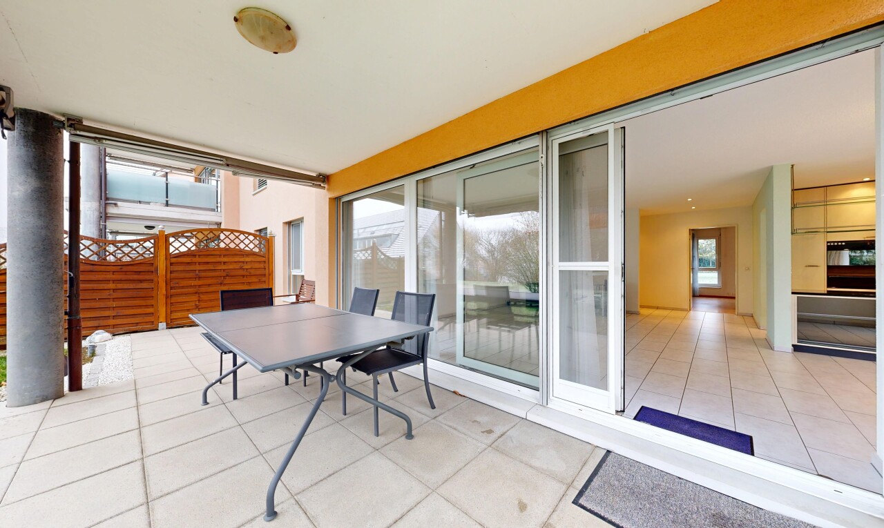 patio / terrace with outdoor dining area