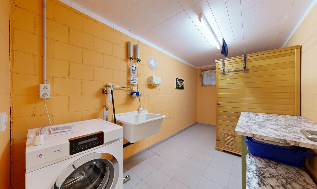 laundry area featuring washer / clothes dryer and concrete block wall
