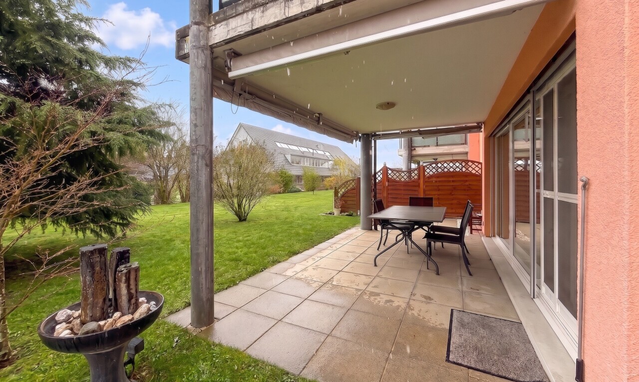 patio / terrace featuring a patio and outdoor dining space