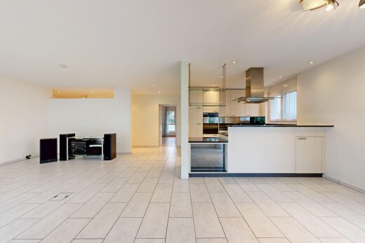 kitchen featuring open floor plan, island range hood, dark countertops, plenty of natural light, and recessed lighting