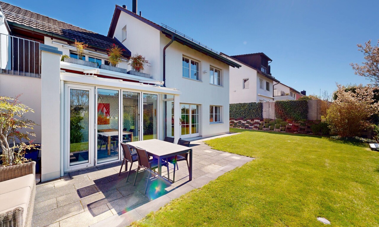 outdoor house with stucco siding, outdoor dining area, and a patio