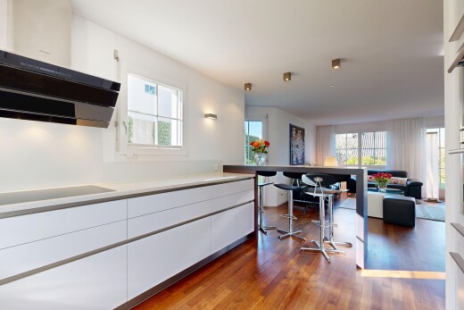 küche mit white cabinets, weiße schränke, dunstabzugshaube, light countertops, und arbeitsplatten