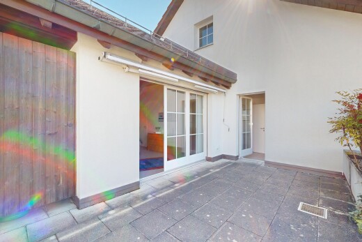 terrasse mit property visible, terrasse, und day time