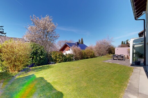 garten mit from property, rasen, terrasse, und day time