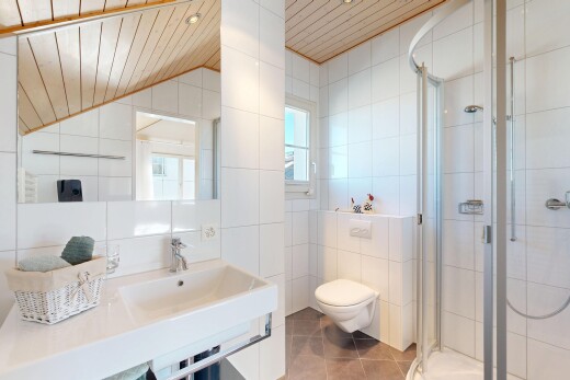 bad mit spiegel, fliesenwand, tile wall, komplettes badezimmer, und dusche