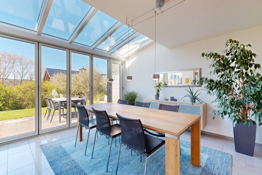 esszimmer mit gipskartonwand, drywall, dachfenster, day time, und natürliches licht