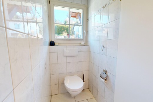 bad mit day time, natural light, natürliches licht, tile wall, und fliesenwand