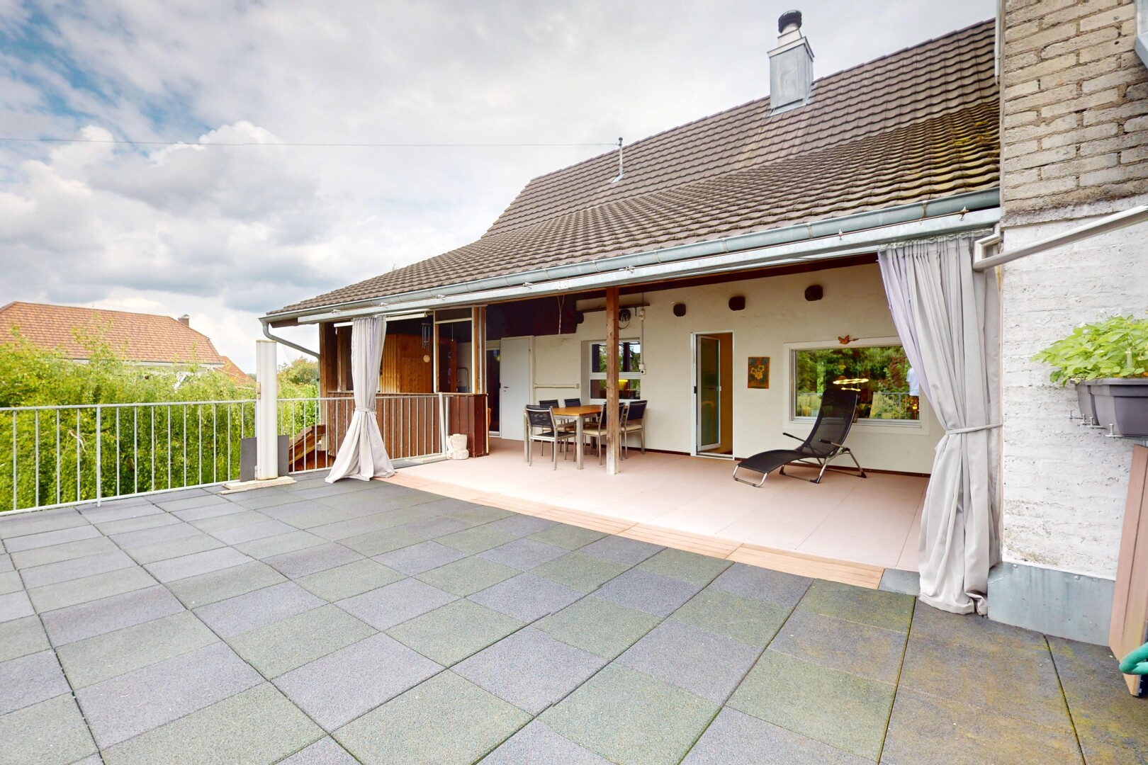 terrasse mit property visible und terrasse