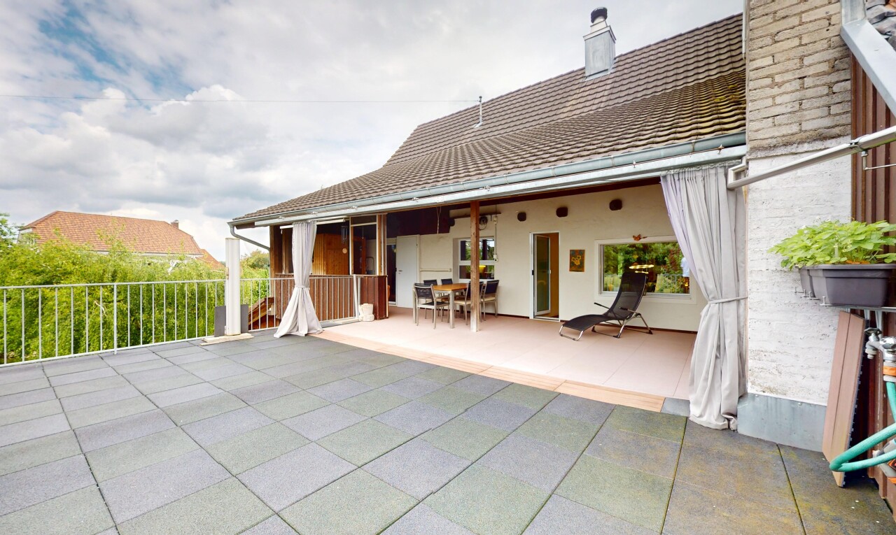 terrasse mit property visible und terrasse