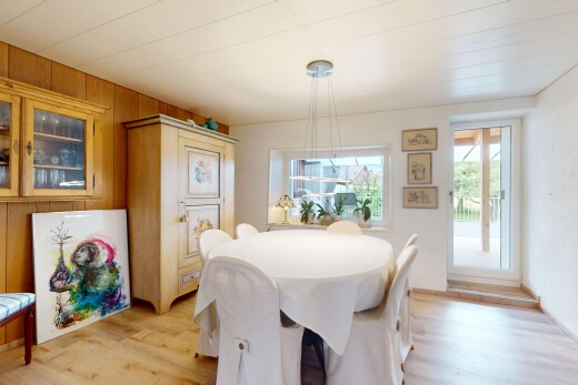 esszimmer mit inside property, holzfußboden, wood finish floor, natürliches licht, und natural light