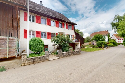 außenansicht mit day time, schornstein, stuckverkleidung, und property visible