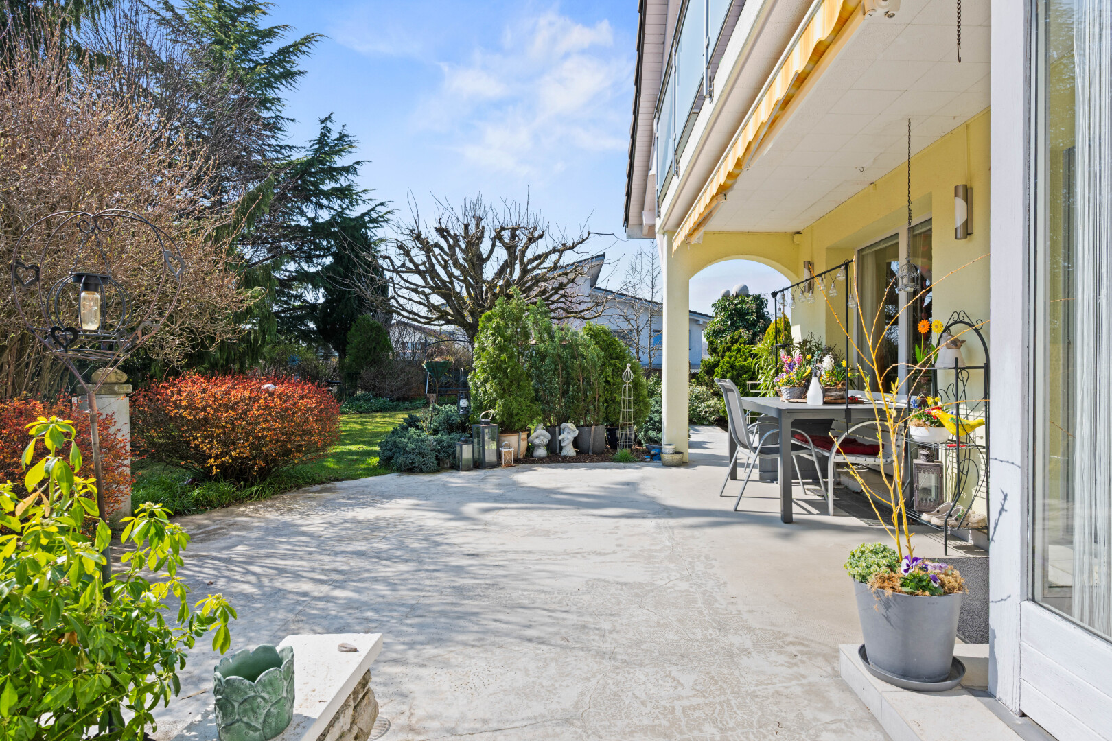 patio / terrace with outdoor dining area