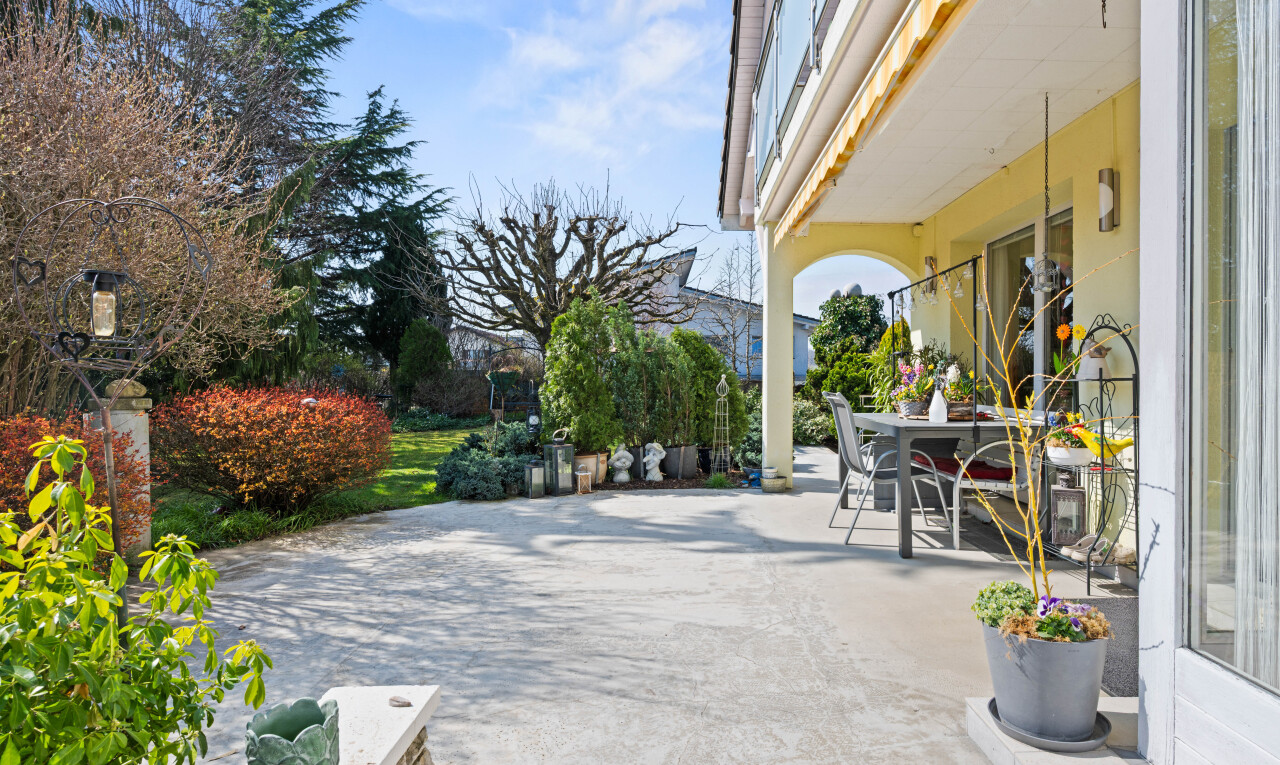 terrasse avec day time, coin repas extérieur, et from property