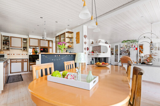 dining room featuring light wood-style floors
