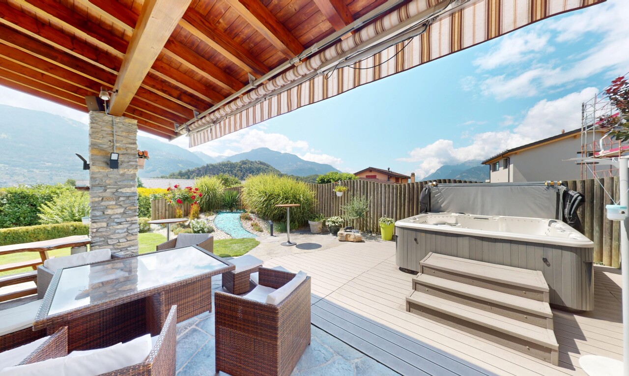 terrasse mit whirlpool, deck, day time, from property, und zaun