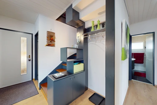 cuisine avec plancher de bois et lumière naturelle