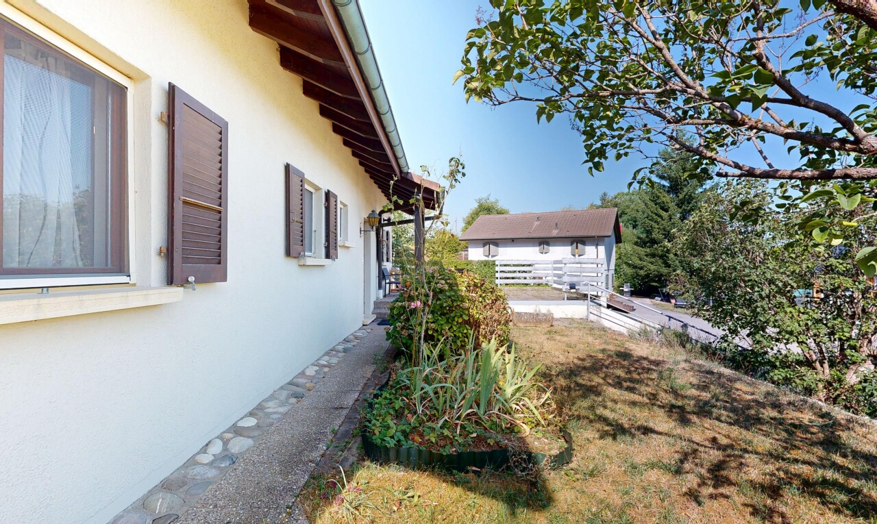jardin avec from property et day time