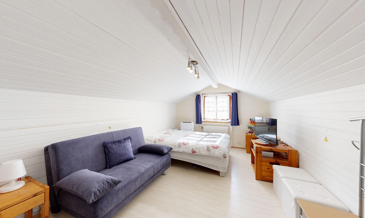 chambre avec lumière naturelle, pièce supplémentaire, plafond voûté, vaulted ceiling, et plafond bas