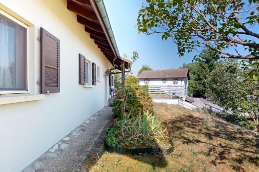 jardin avec from property et day time