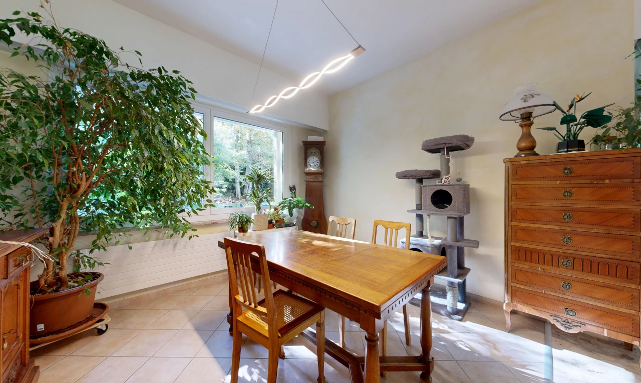 esszimmer mit drywall, gipskartonwand, inside property, tile floor, und fliesenboden