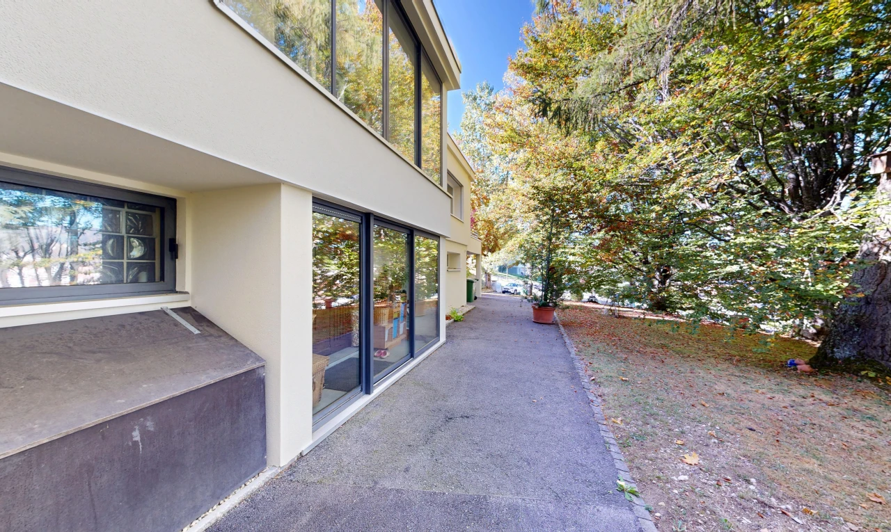 terrasse mit property visible, from property, und day time