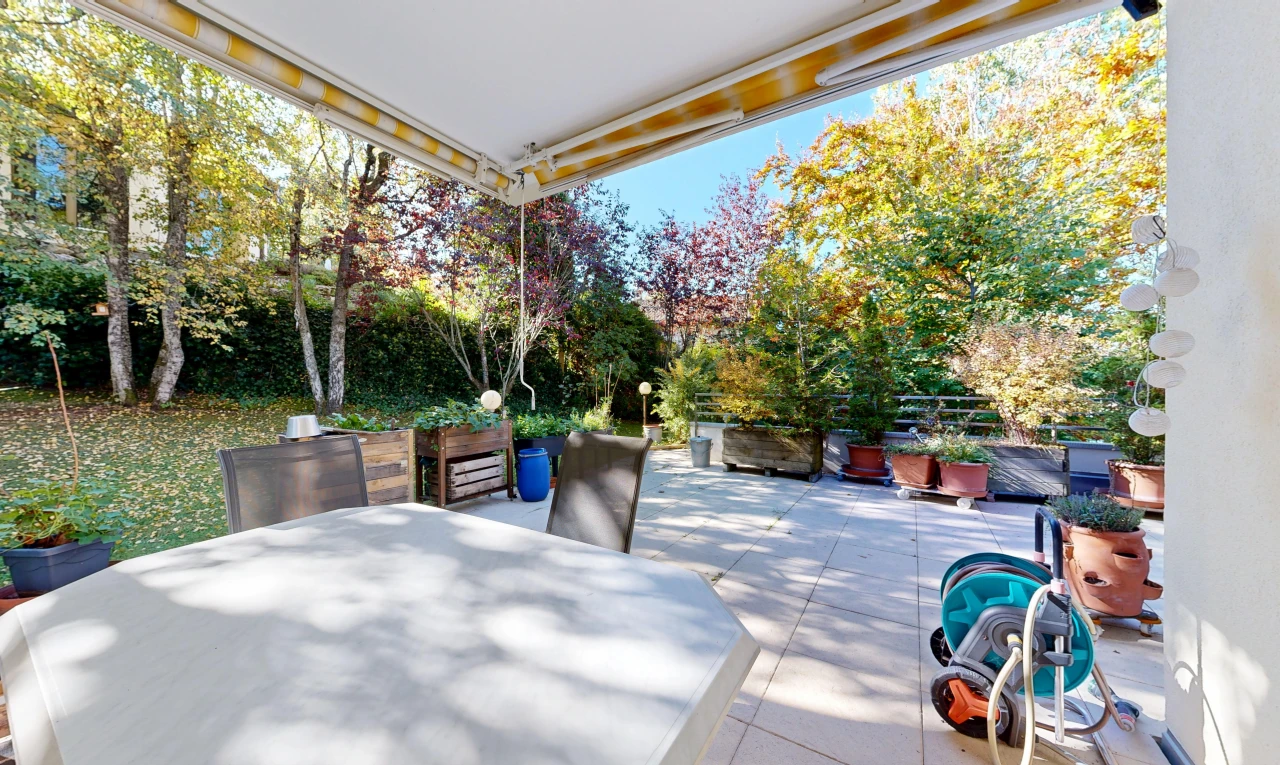terrasse mit essbereich im freien, terrasse, und from property