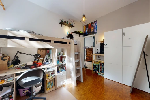 zimmer / schlafzimmer mit bürobereich, parquet floor, wood finish floor, holzfußboden, und drywall