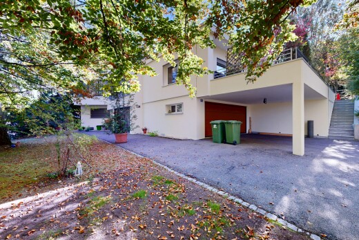 view of home featuring stucco siding, driveway, and an attached garage